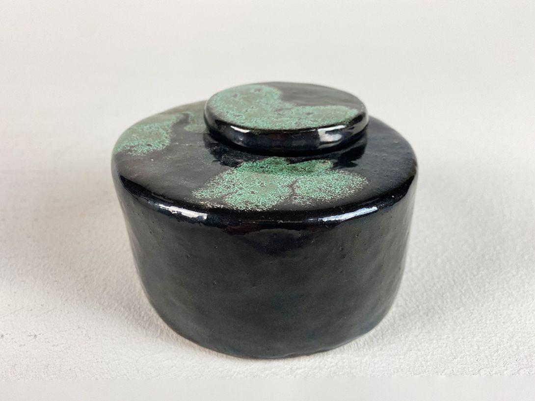 Foto Turquoise and Black Ceramic Ashtray h7x11