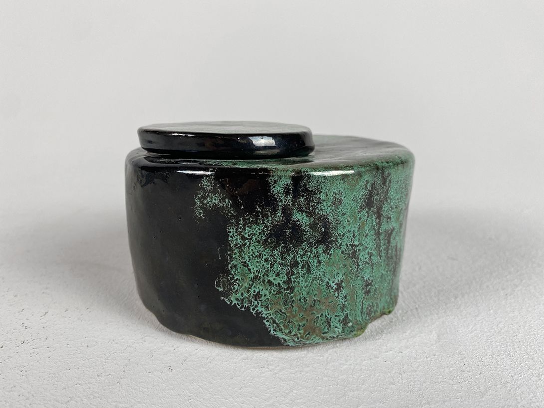Foto Turquoise and Black Ceramic Ashtray h7x11