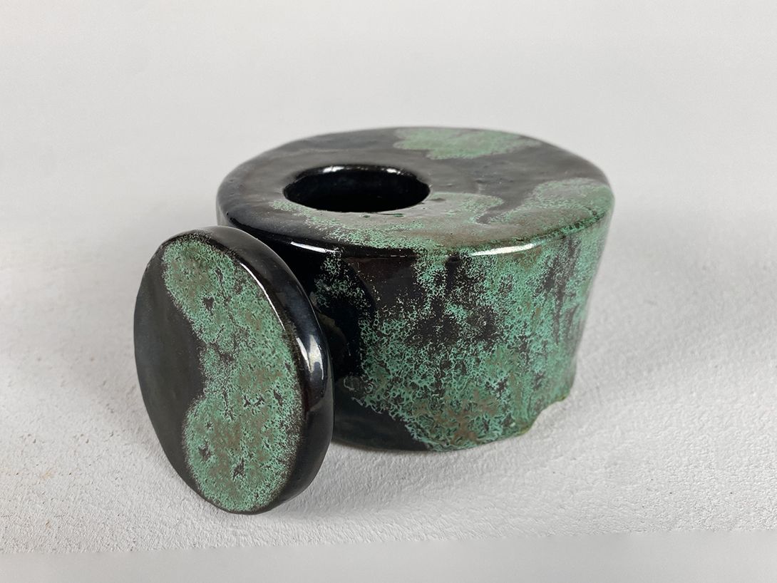 Foto Turquoise and Black Ceramic Ashtray h7x11