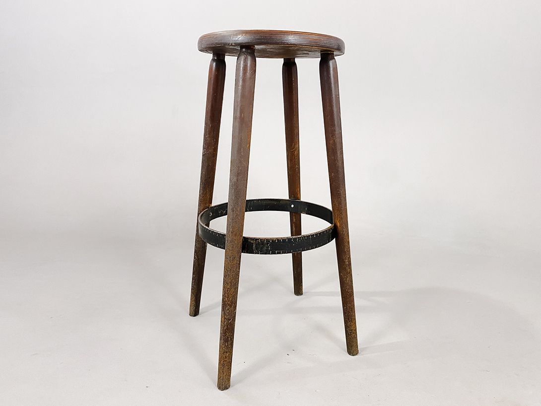 Foto Creamy Brown Wooden Bar Stool