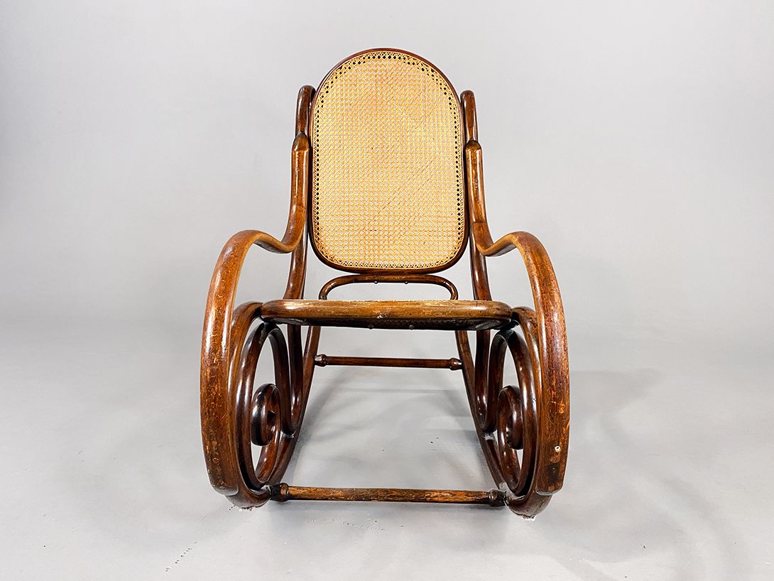 Foto Small Rocking Chair Suitable for Children