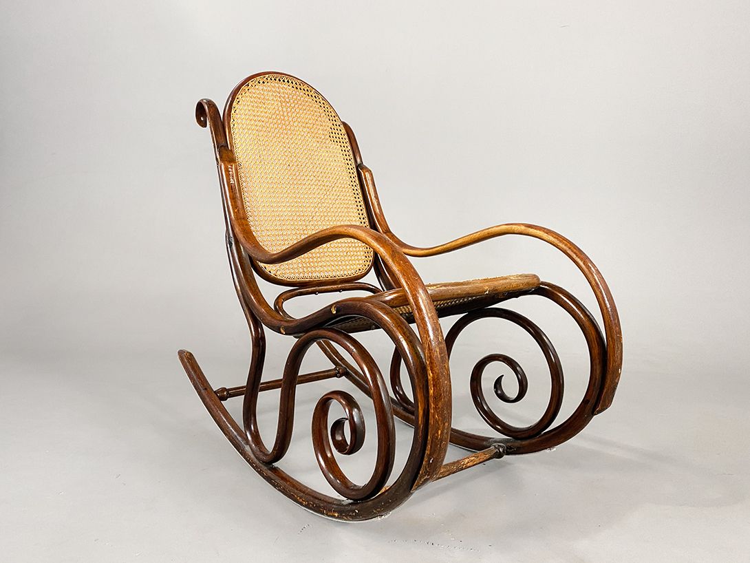 Foto Small Rocking Chair Suitable for Children