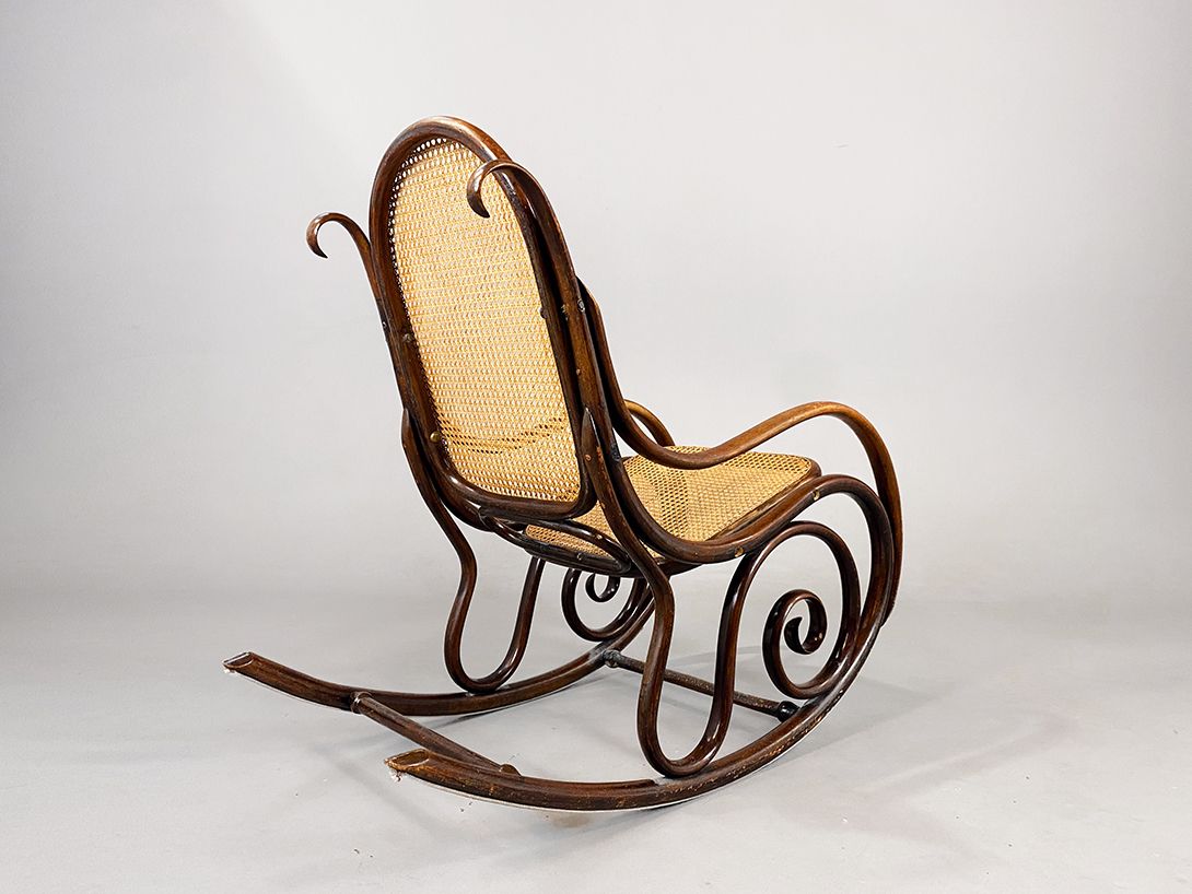 Foto Small Rocking Chair Suitable for Children