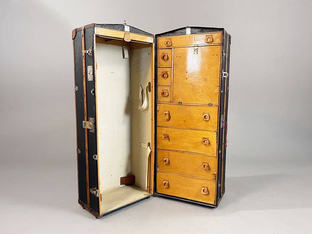 Foto Portable Wilhelminian Steamer Trunk h130