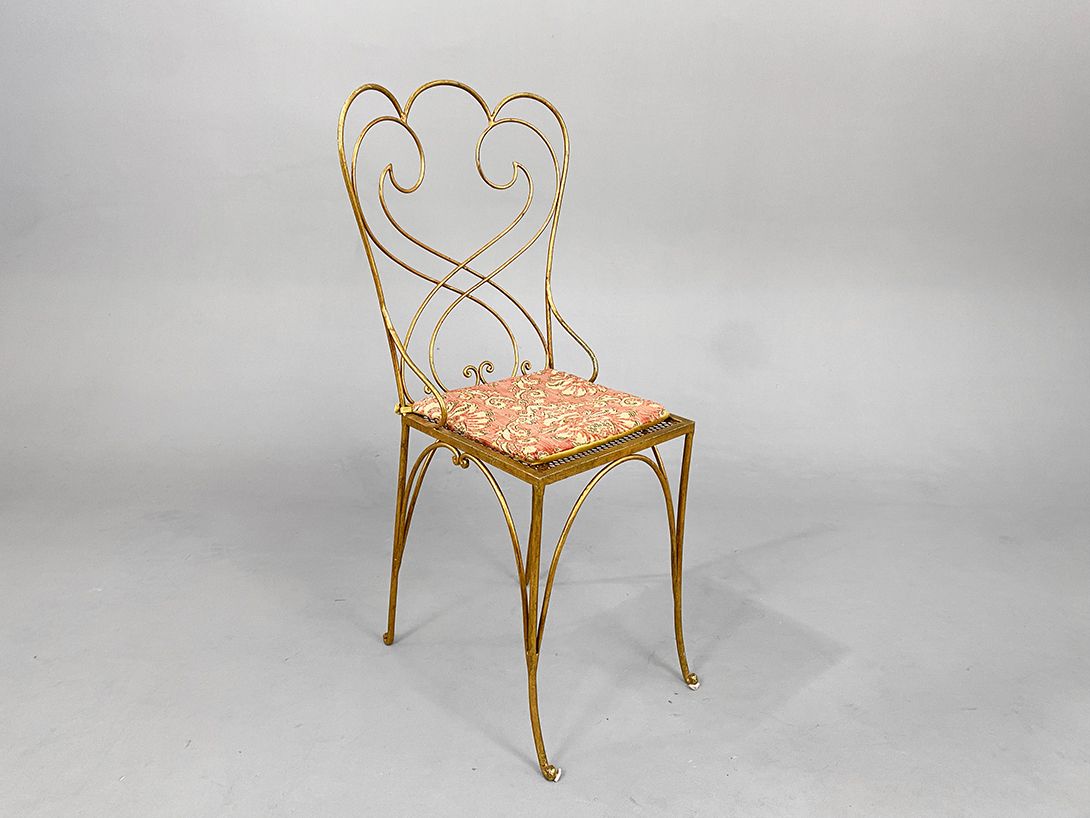 Foto Golden Ornate Dining Chairs with Floral Cushions