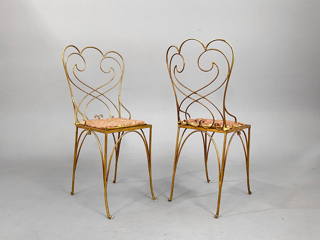 Foto Golden Ornate Dining Chairs with Floral Cushions