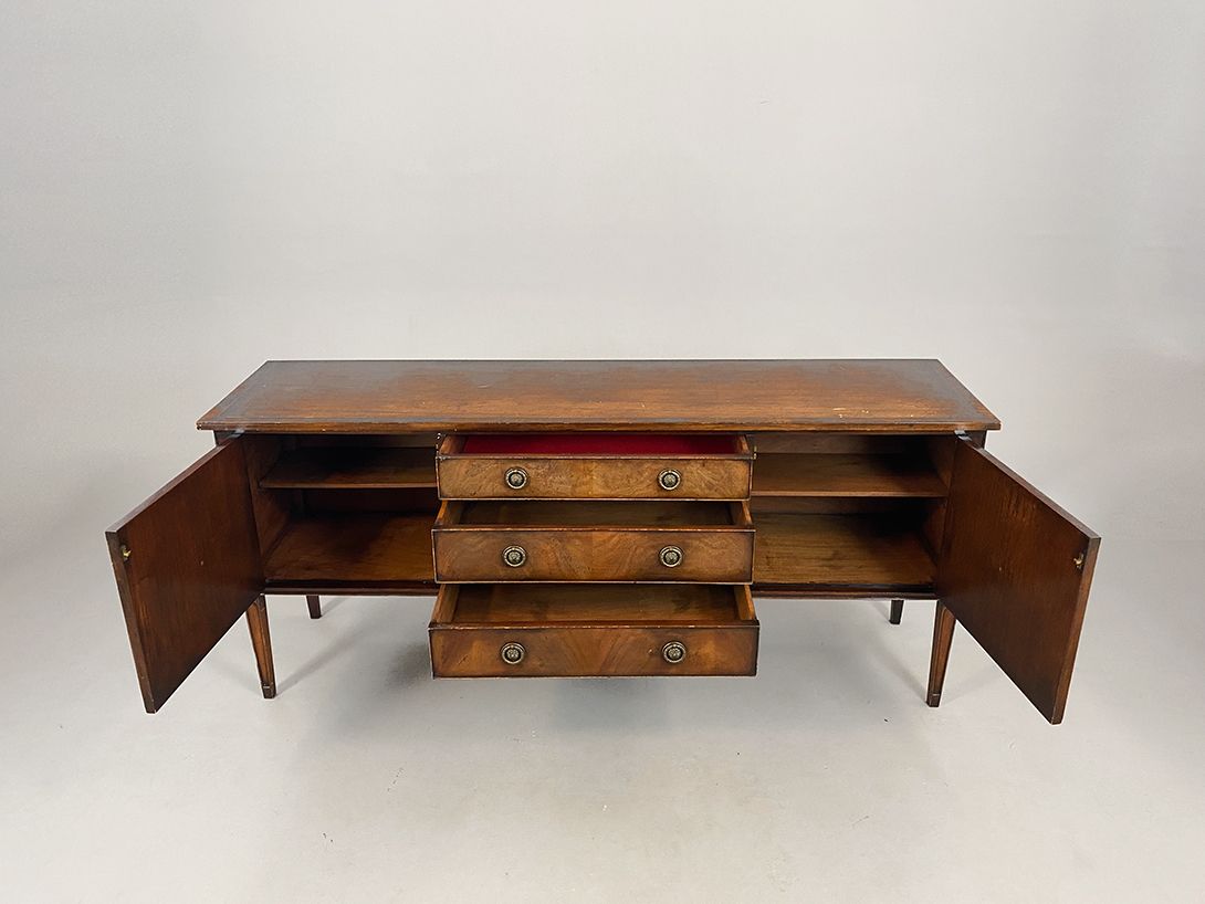 Foto Lovely Antique Lowboard with Drawers w176