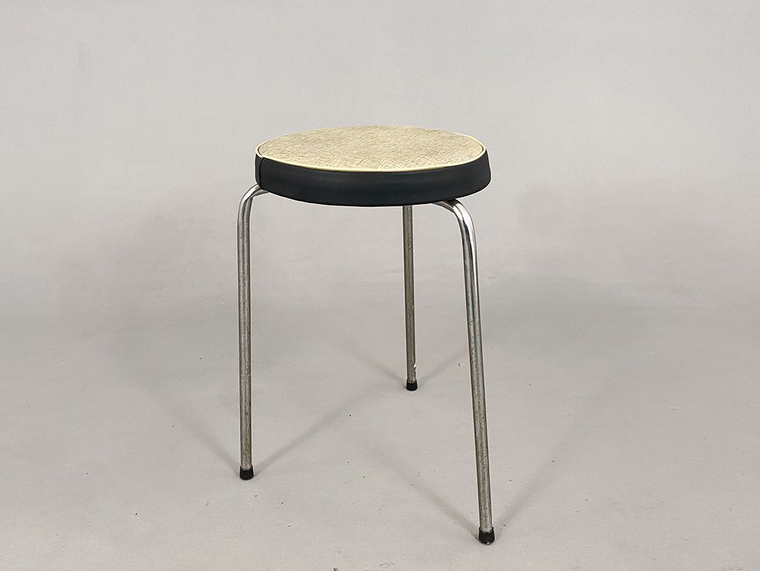 Foto Leather Seated Metal Stool