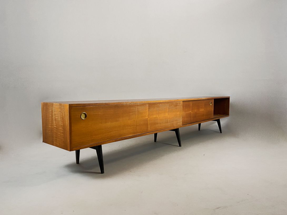 Foto Extremely Wide Wooden Lowboard w300cm