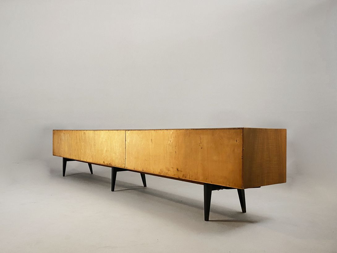 Foto Extremely Wide Wooden Lowboard w300cm