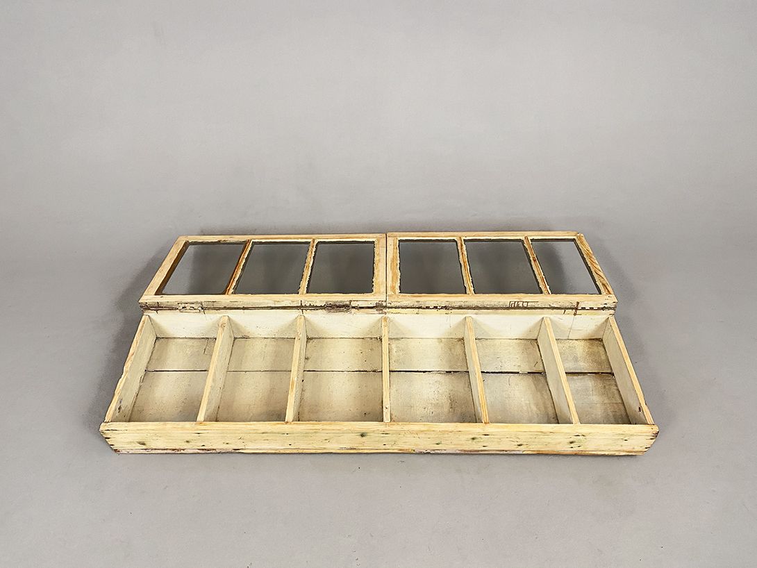 Foto Wooden Rustic Showcase