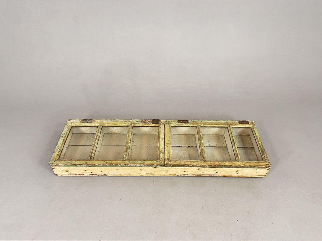 Foto Wooden Rustic Showcase