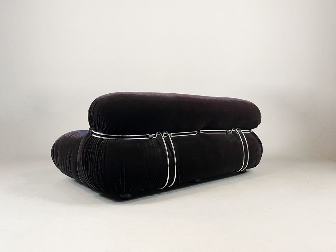 Foto Deep Purple Afra &#038; Tobia Scarpa “Soriana” Sofa for Cassina