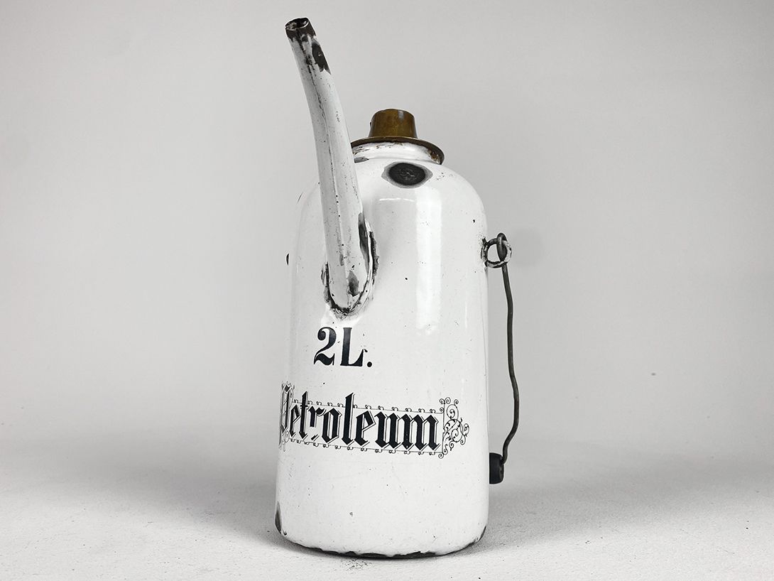 Foto Petroleum Tin Can
