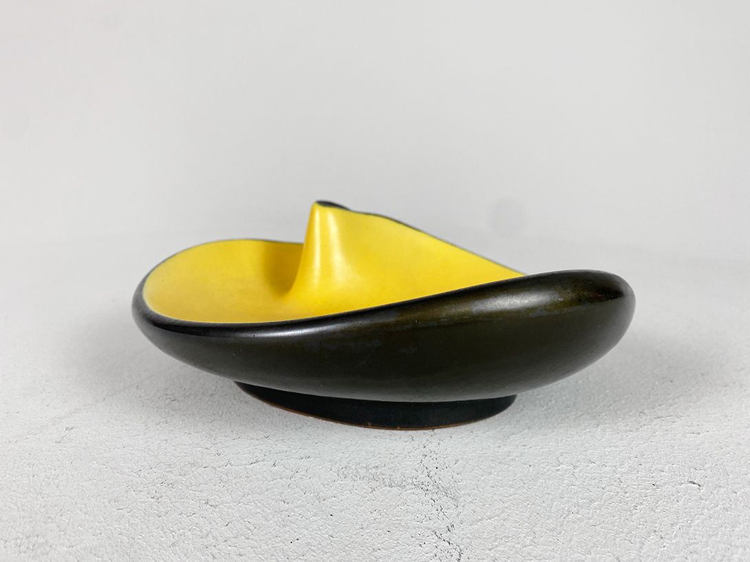 Foto Organic Shaped Ceramic Bowl, Black/Yellow