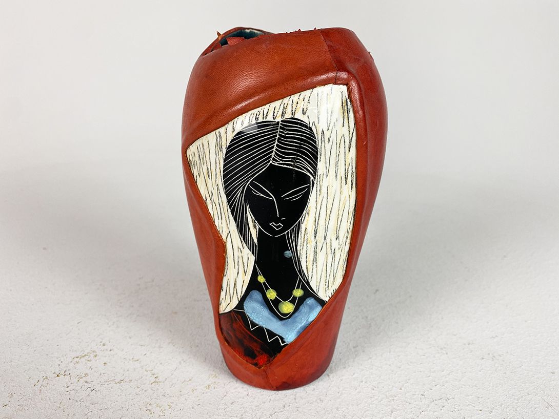 Foto Leather Vase with Woman h20x10