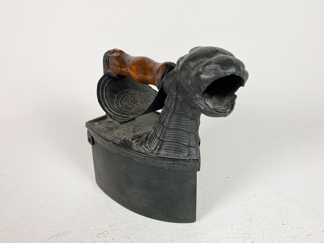 Foto Antique Dragon Iron