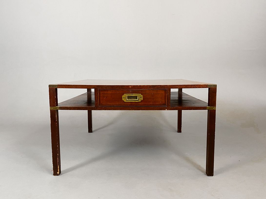 Foto Empire British Side Table with Shelves and Shutter h52x91x91
