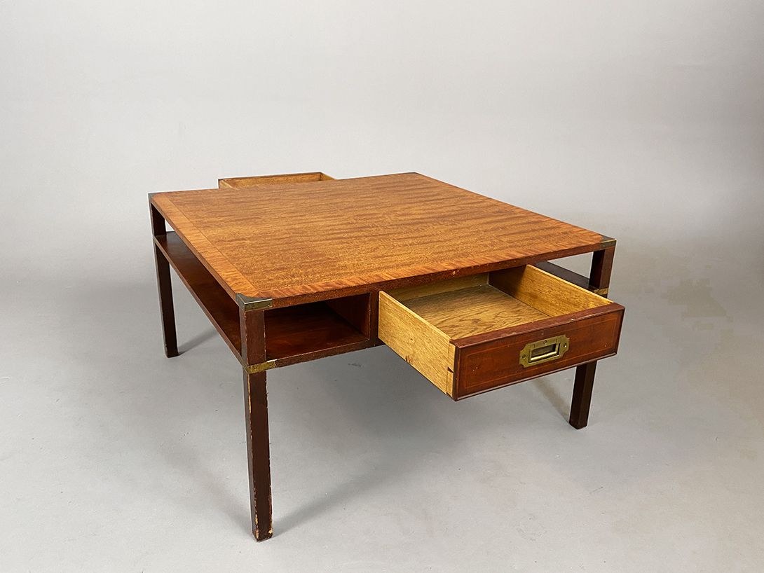 Foto Empire British Side Table with Shelves and Shutter h52x91x91