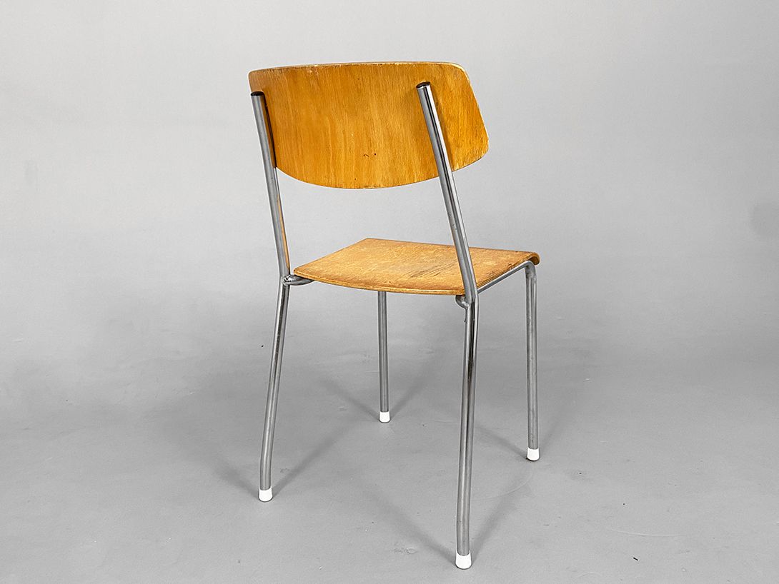 Foto Light Wooden Chair on Chrome Feet h74
