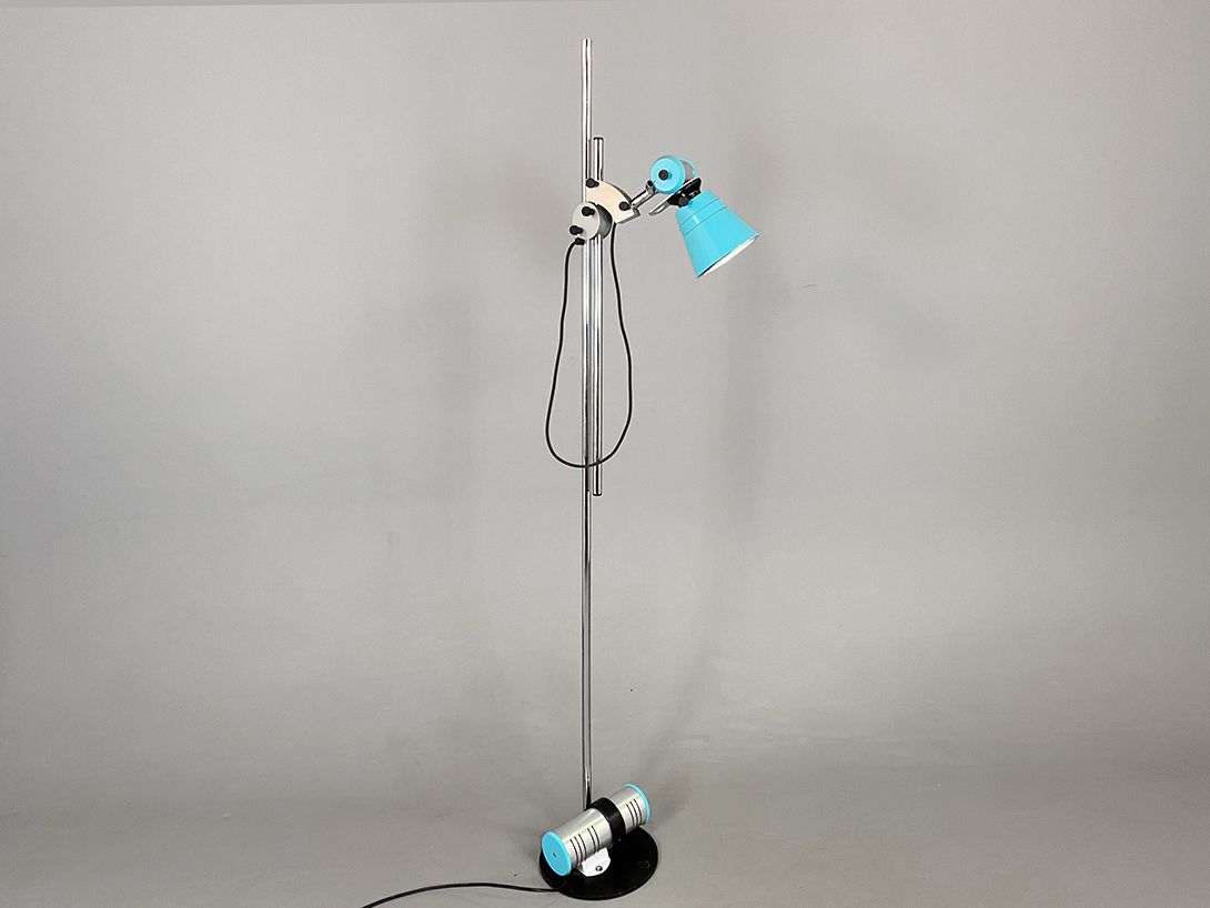Foto Floor Lamp with Lightblue Metal Shade and Transformator on Base Hungary 1975 h193 A2