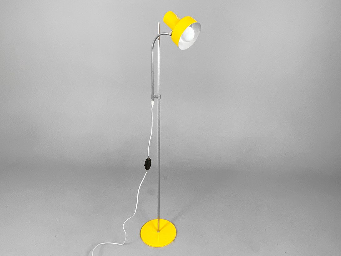 Foto Yellow Metal Floor Lamp, Adjustable Height h139