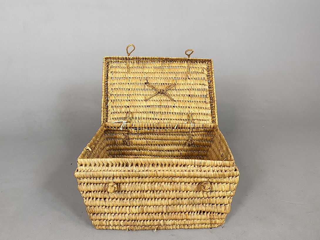 Foto Decorative Bast Box South France 1965