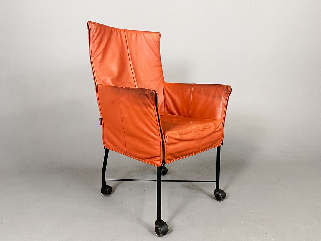 Foto Likon Blood Orange Leather Armchair on Rolls