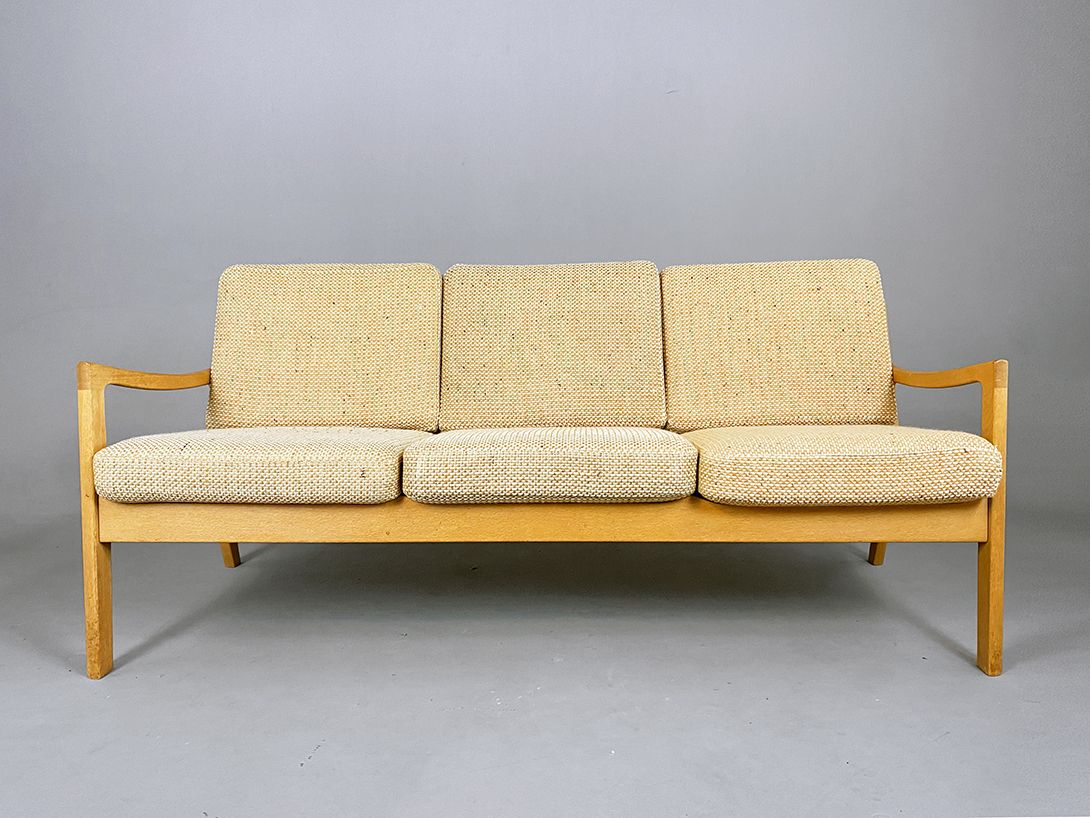 Foto Light Brown Danish Sofa
