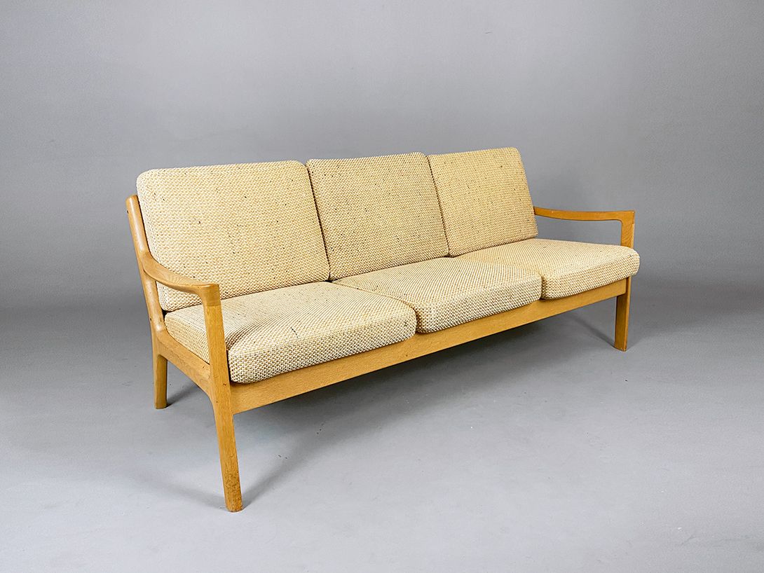 Foto Light Brown Danish Sofa