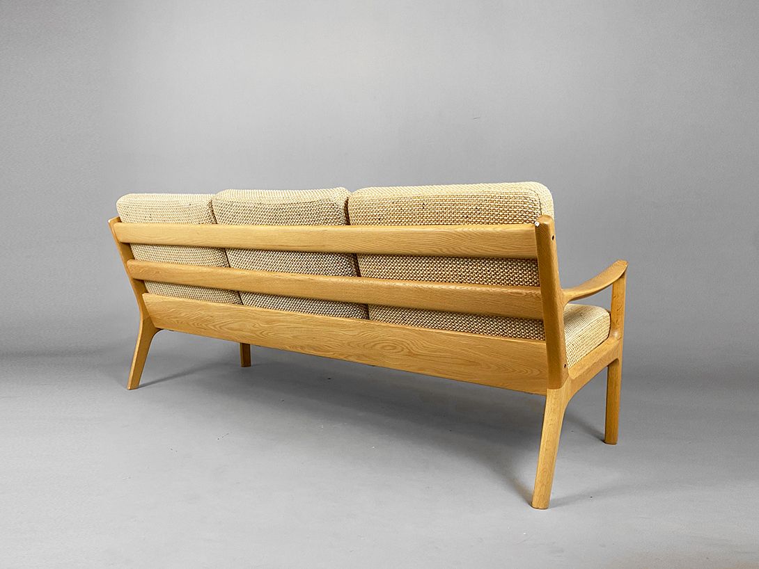 Foto Light Brown Danish Sofa