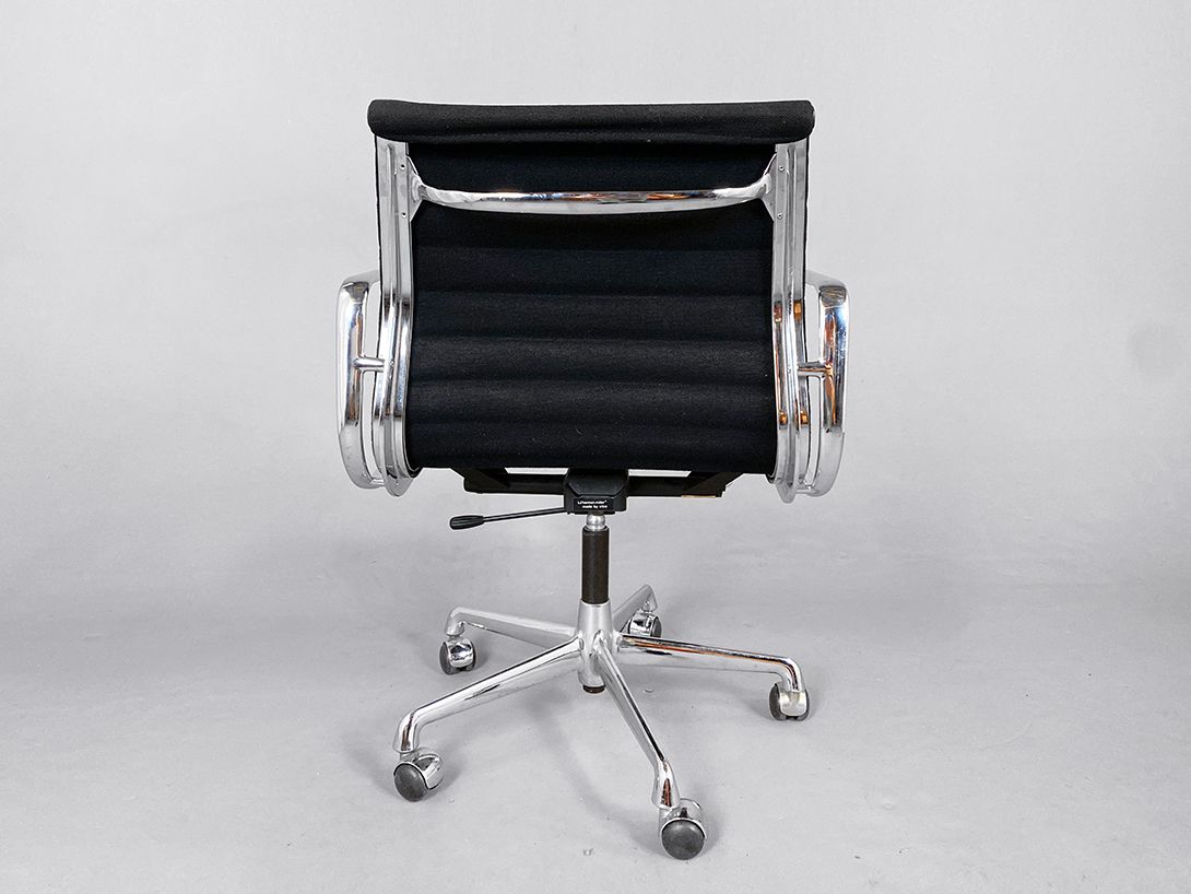 Foto Black Eames Office Chair