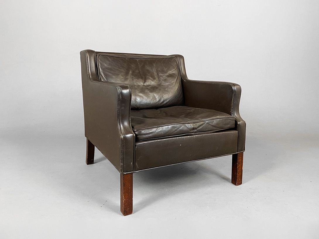 Foto Chocolate Brown Leather Loback Mögenden Armchair