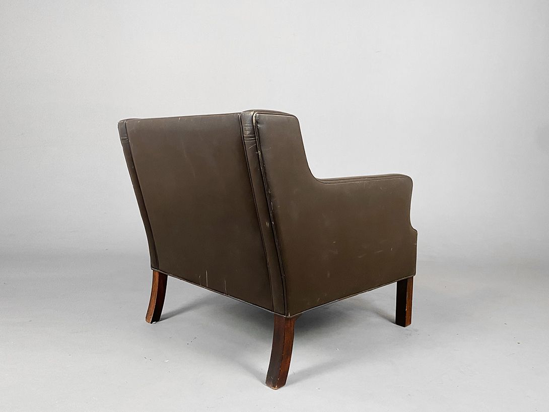 Foto Chocolate Brown Leather Loback Mögenden Armchair