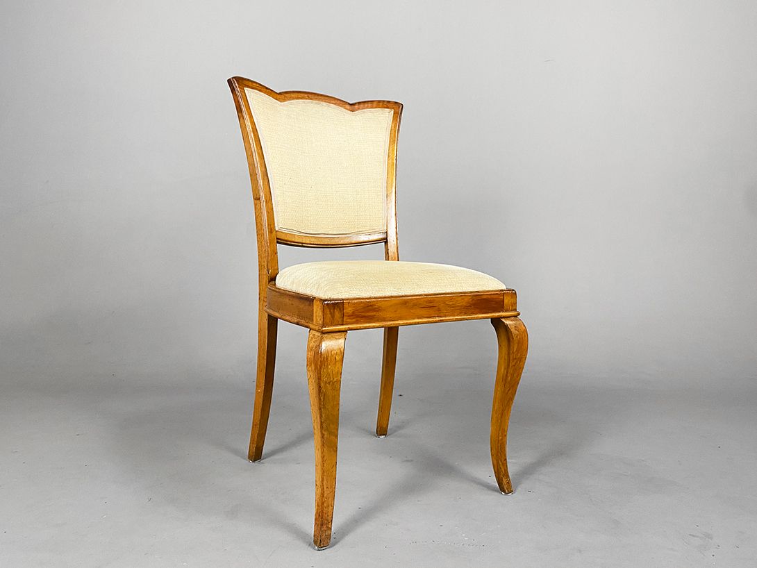 Foto Beige Upholstered Dining Chair with Carved Crown h95