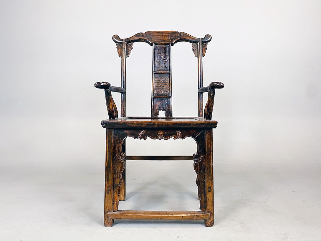 Foto Big Dark Brown carved Armchair Indonesia h107
