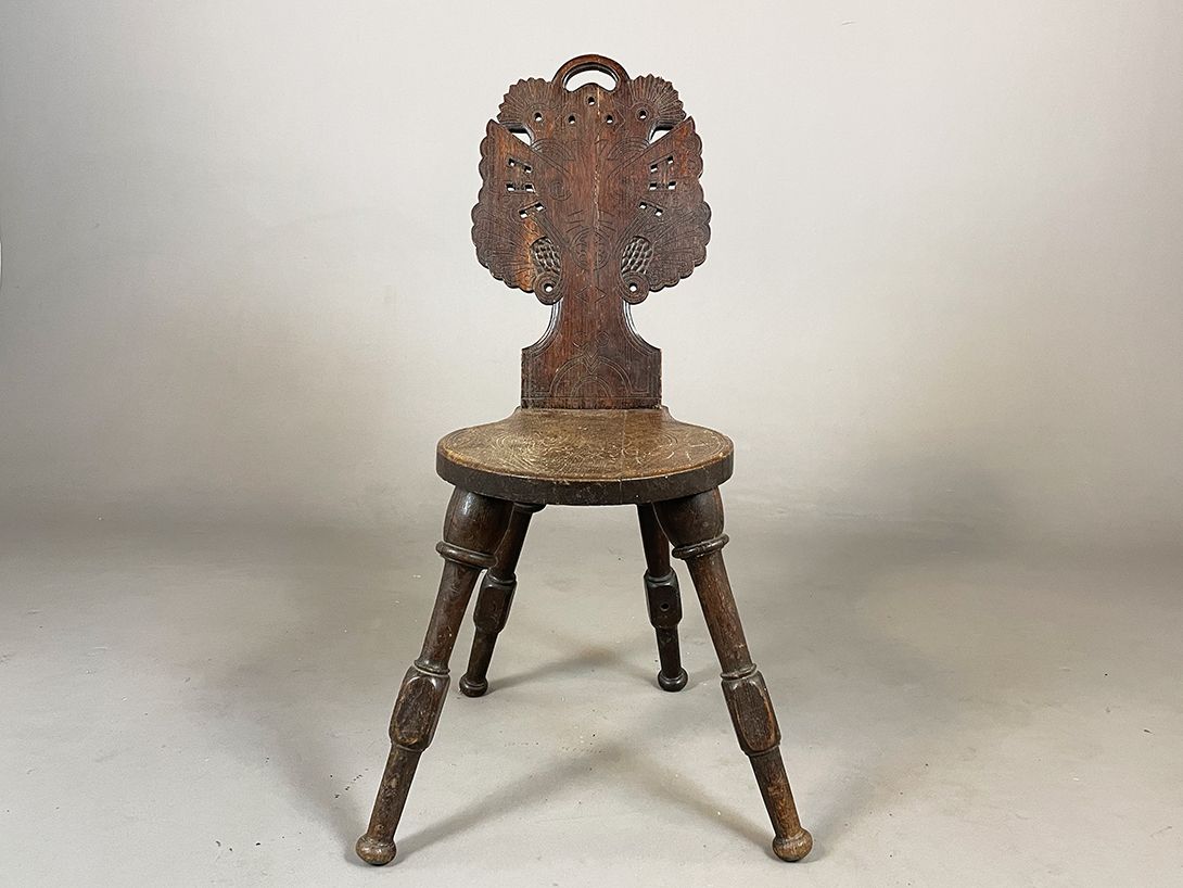 Foto Wooden Carved Maya Chair