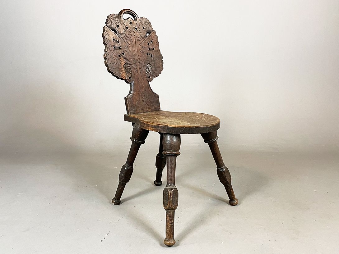 Foto Wooden Carved Maya Chair
