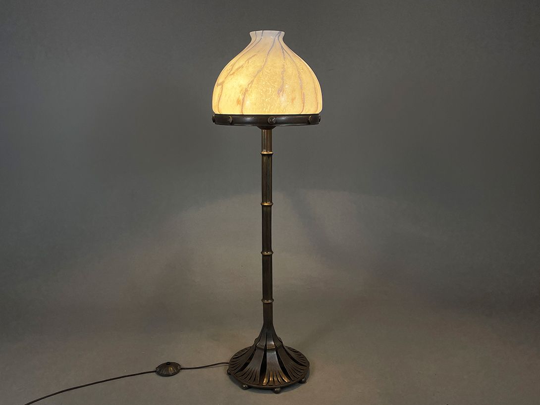 Foto Art Deco Designed Bronze Lamp with Marble Glass Shield Padua 1930 h143 E3 //