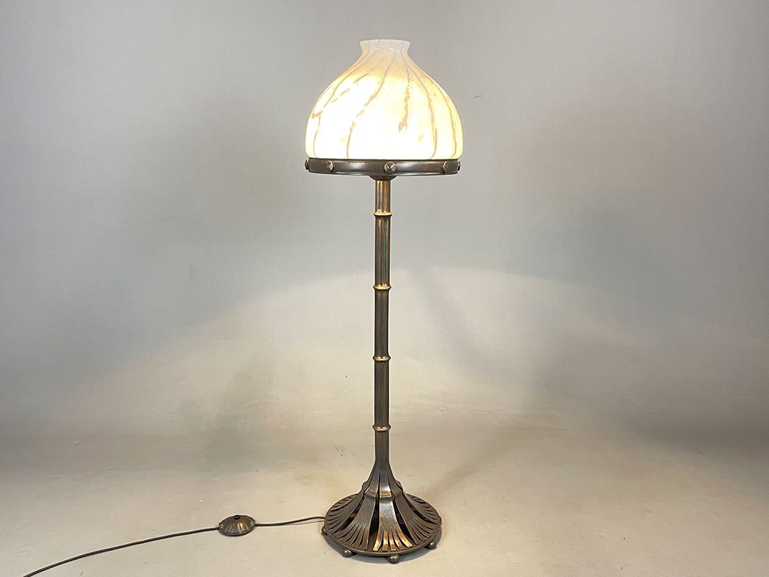 Foto Art Deco Designed Bronze Lamp with Marble Glass Shield Padua 1930 h143 E3 //