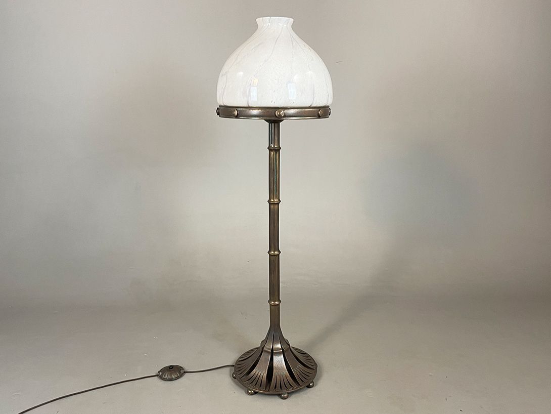 Foto Art Deco Designed Bronze Lamp with Marble Glass Shield Padua 1930 h143 E3 //