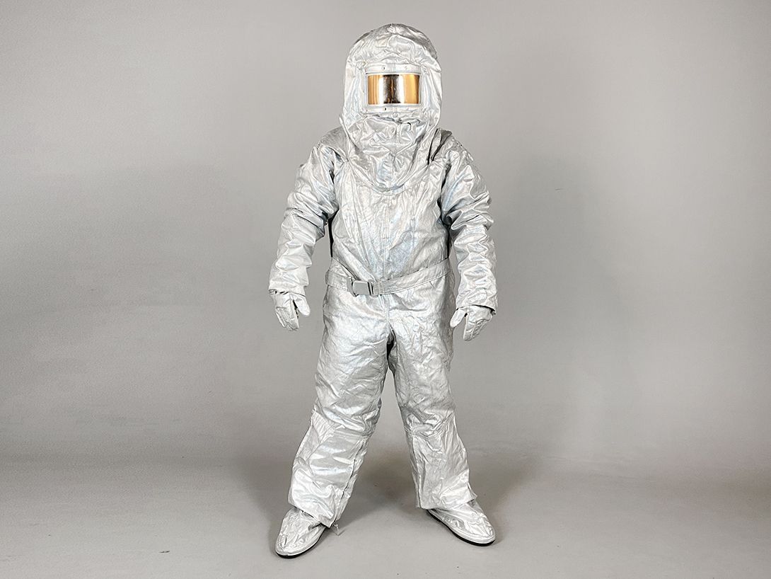 Foto Real Silver Fire Protection Suit