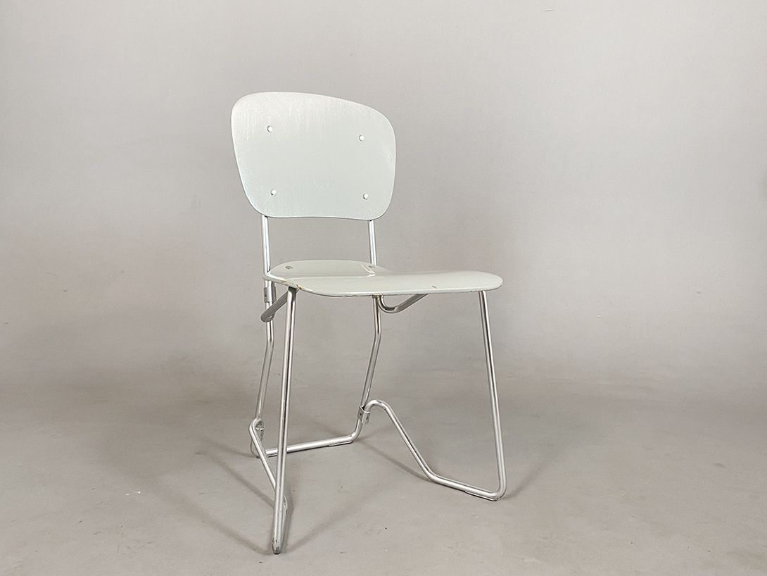 Foto Light Sage Green Plywood Aluflex Chair by Armin Wirth