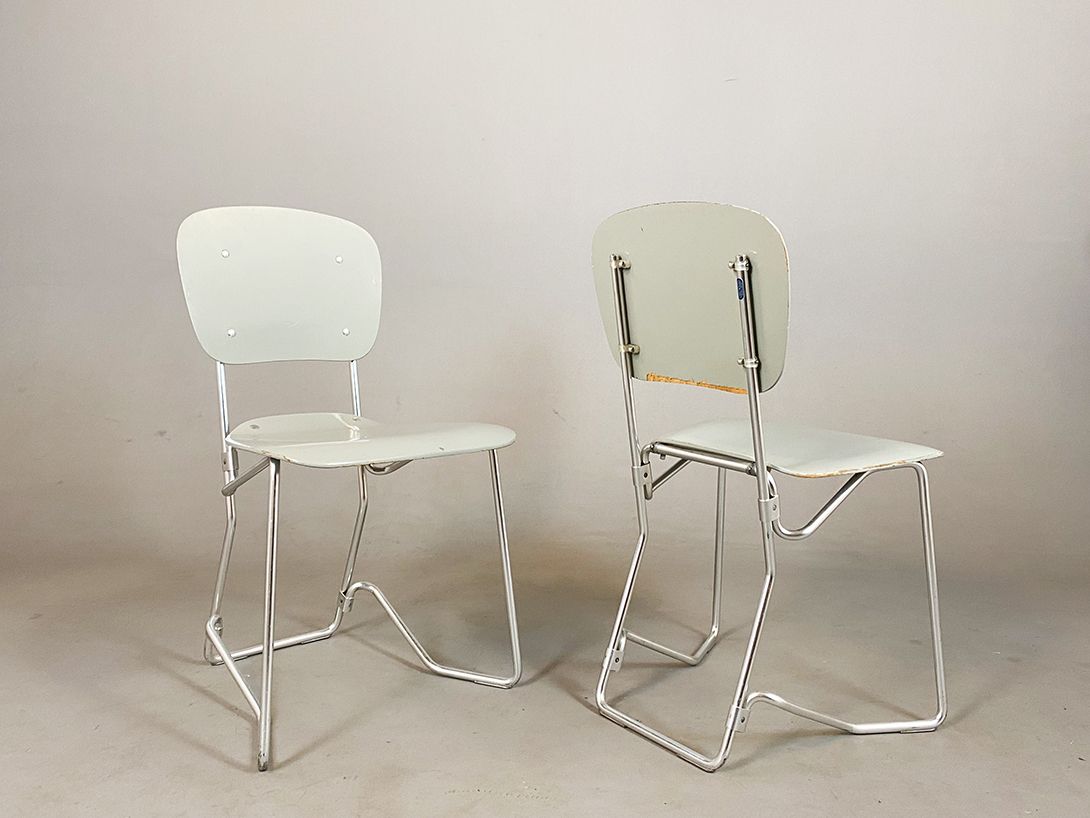 Foto Light Sage Green Plywood Aluflex Chair by Armin Wirth