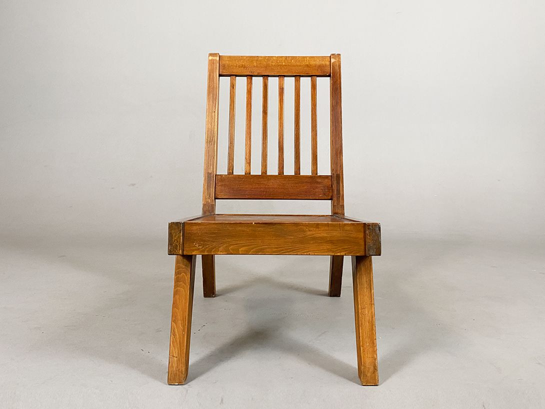 Foto Sturdy Wooden Lounge Chair, Münchner Bauakademie h80