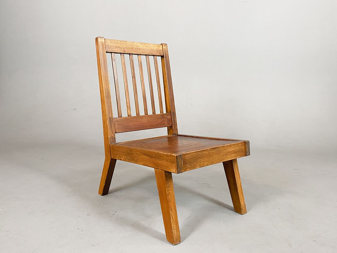 Foto Sturdy Wooden Lounge Chair, Münchner Bauakademie h80