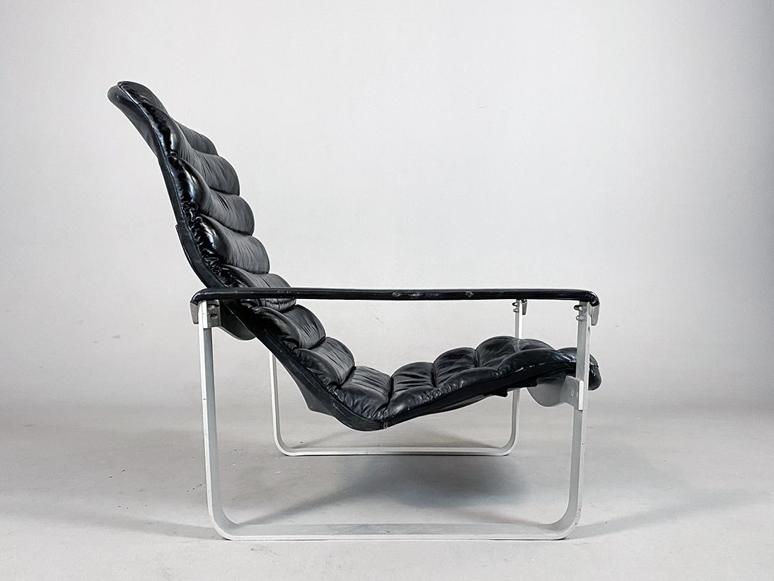 Foto Black Asko Pulka Lounge Chair by Ilmari Lappalainen 1960s