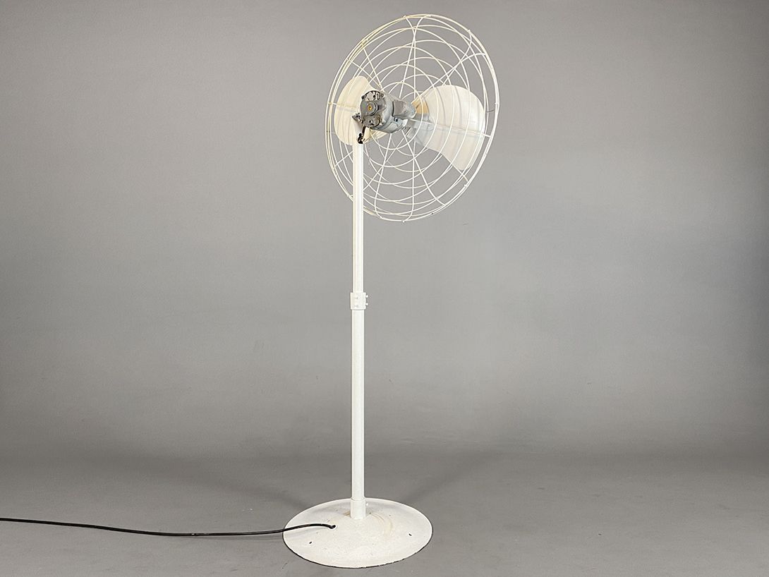 Foto Gigantic White Cooling Fan