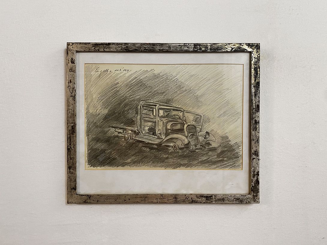 Foto Pencil Hatching of a Broken Car 1974 h35 25C4