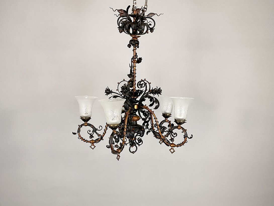 Foto Gothic Brass and Black Metal Chandelier h100